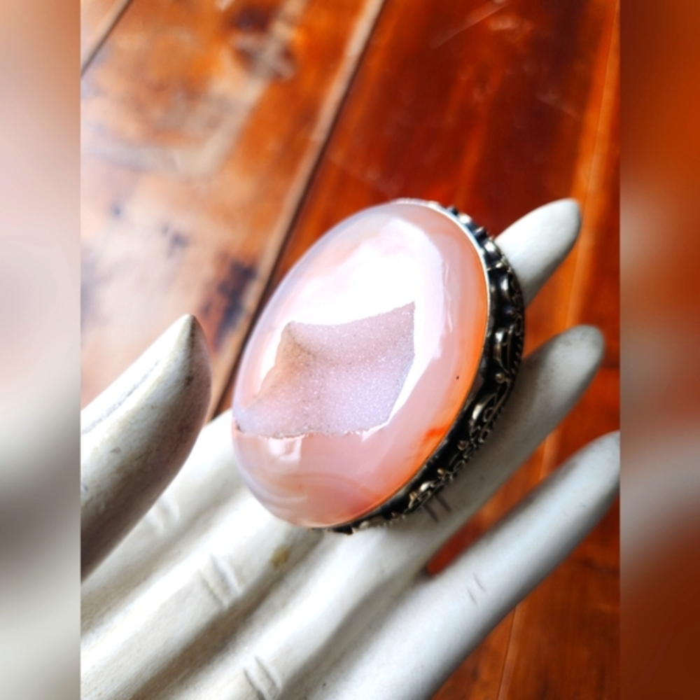 ✨️Pretty in Pink!✨️ Drusy Agate Adjustable Ring with Detail. One available ✨️